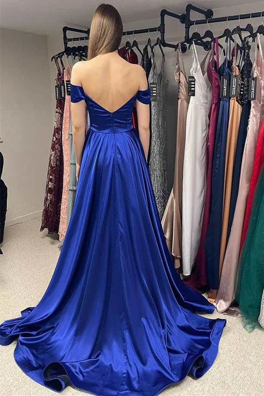 Vestido de fiesta con hombros descubiertos y cola incorporada